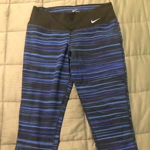 Nike Dri-fit Capri leggings 🏋🏽‍♀️🧘🏼‍♀️💙